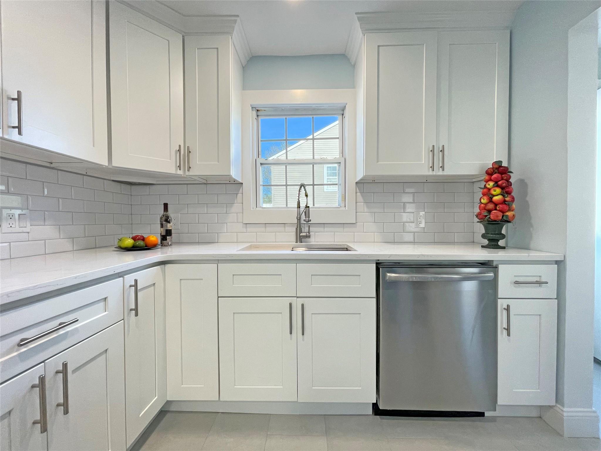 4 Walker Avenue, Syosset, New York image 9