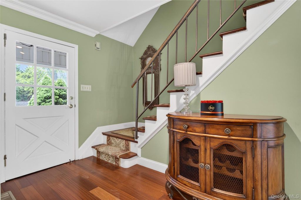 Photo of 24 Thorngrove Lane, Dix Hills, NY 11746 (MLS # 999724)