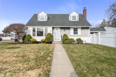 Homes For Sale - 832 Stratford Drive<br/> East Meadow, NY 11554