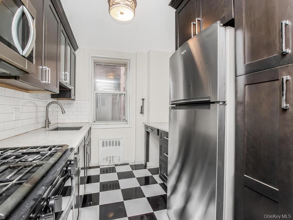 Photo of 3363 Sedgwick Avenue #2D, Bronx, NY 10463 (MLS # 984131)