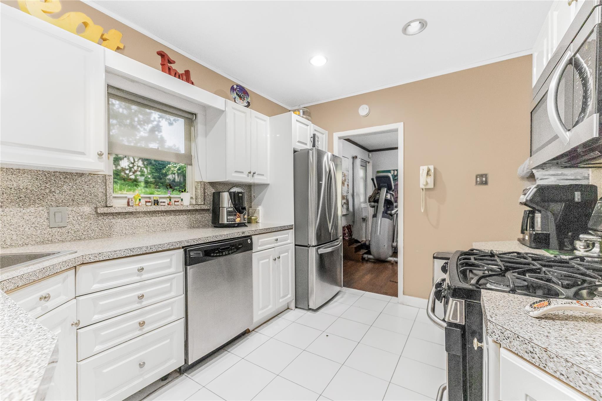 6 Arden Place, Yonkers, New York image 8