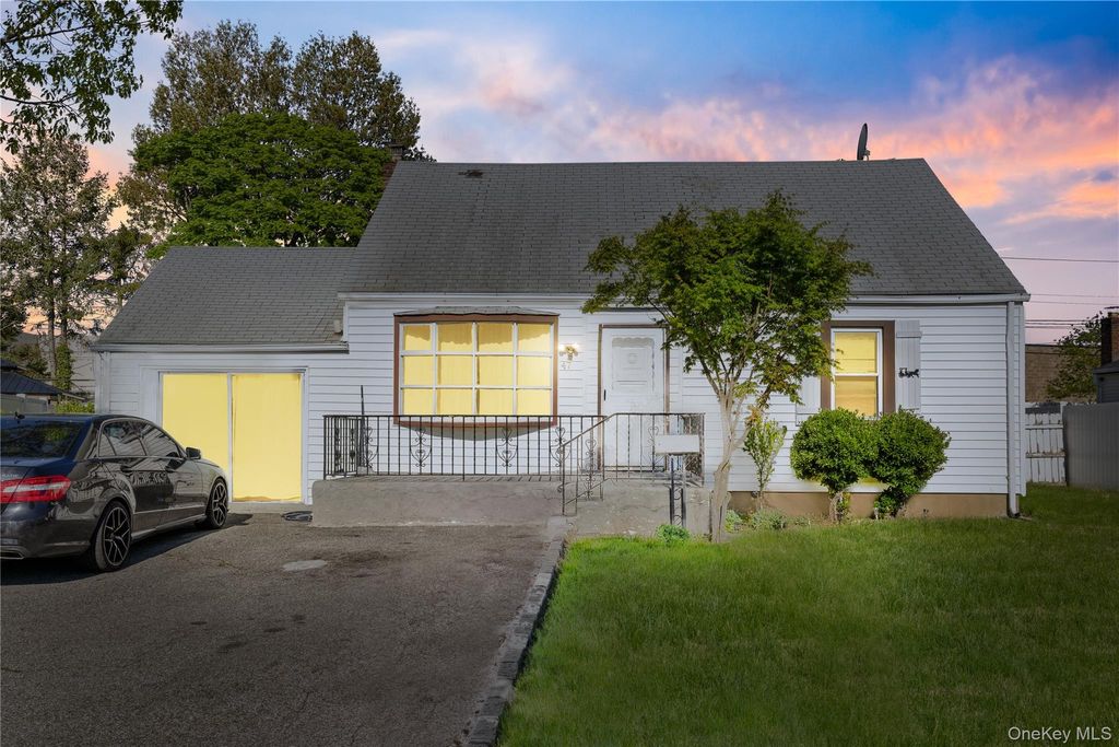 Photo of 47 Cardinal Road, Levittown, NY 11756 (MLS # 997261)