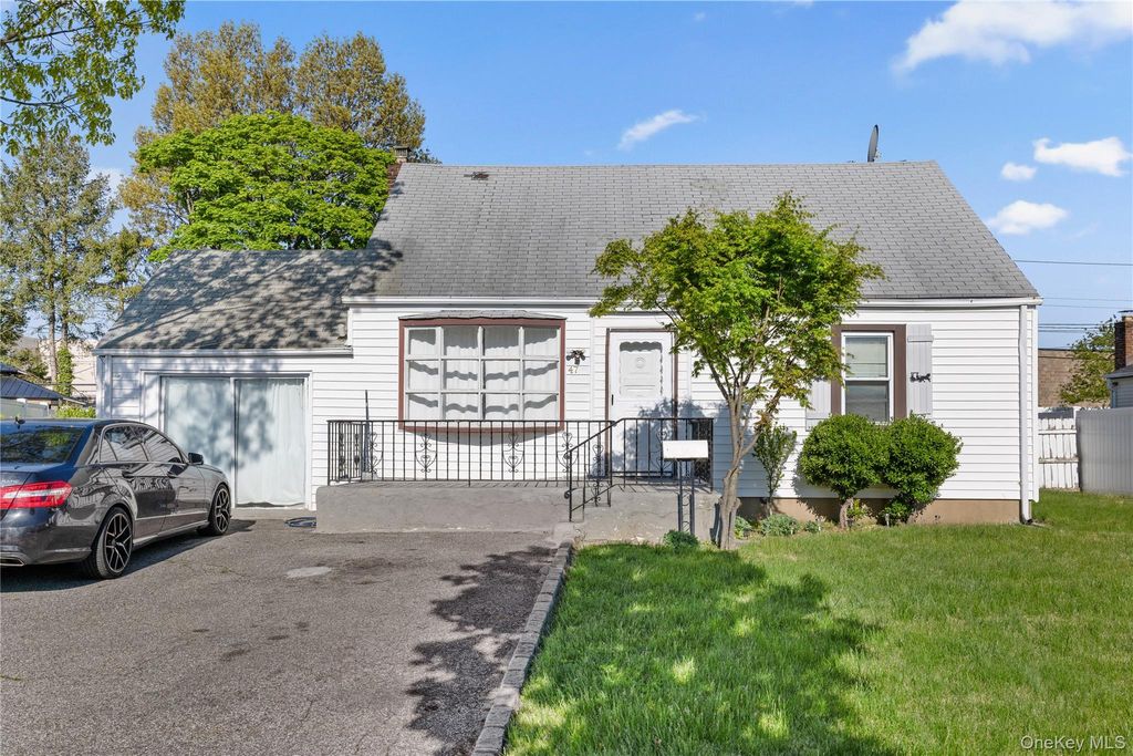 Photo of 47 Cardinal Road, Levittown, NY 11756 (MLS # 997261)