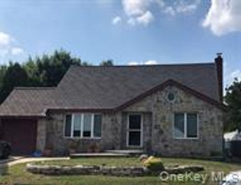 85 Briarcliff Road Westbury NY 11590