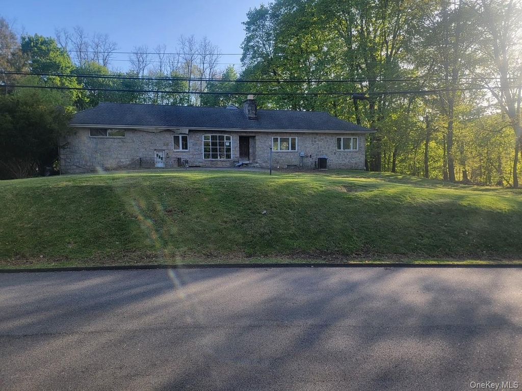 Photo of 60 Mayer Drive, Suffern, NY 10901 (MLS # 991381)