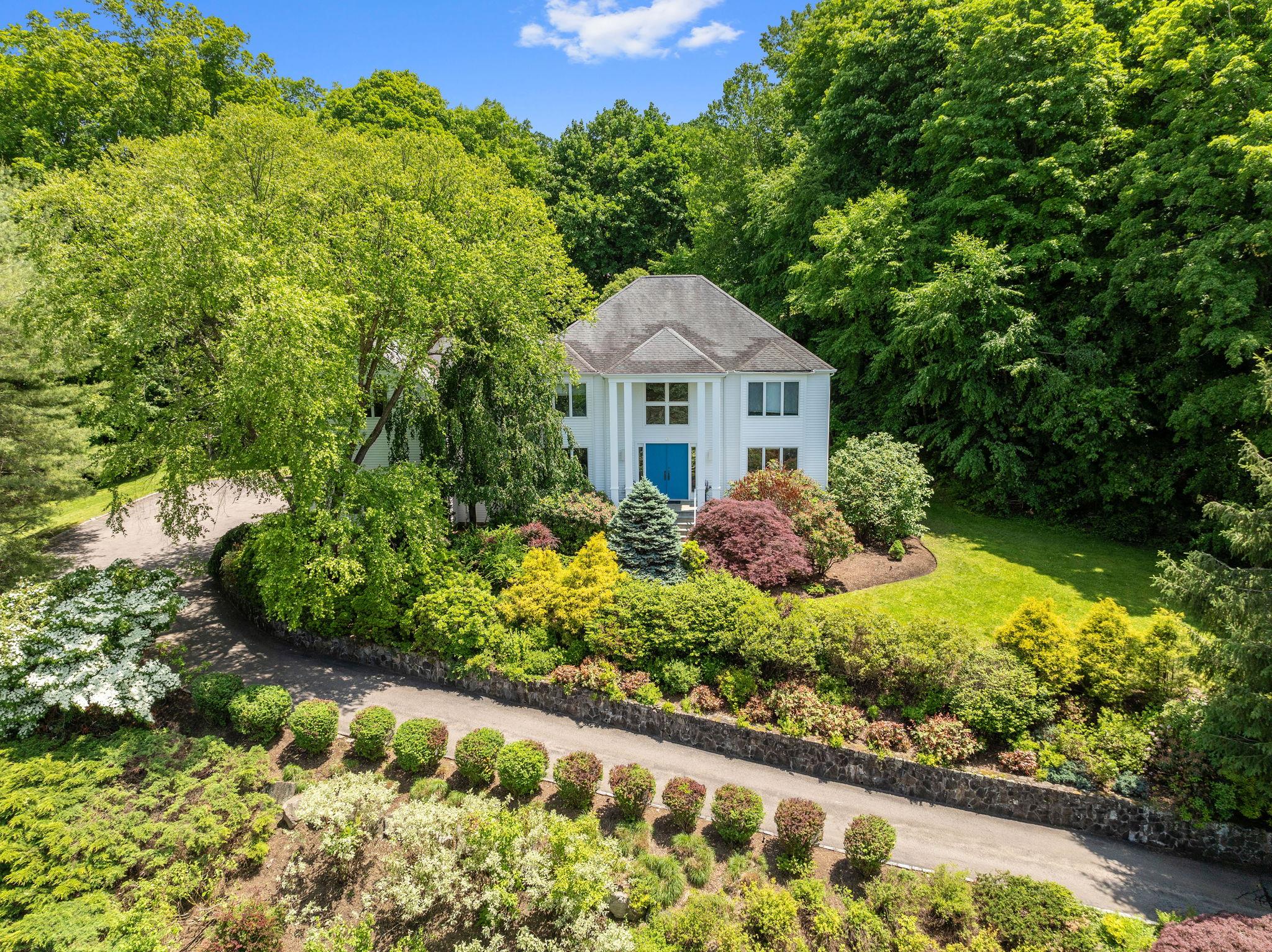 Property for Sale at Random Farms Circle, Chappaqua, New York - Bedrooms: 5 
Bathrooms: 5 
Rooms: 12  - $1,899,000