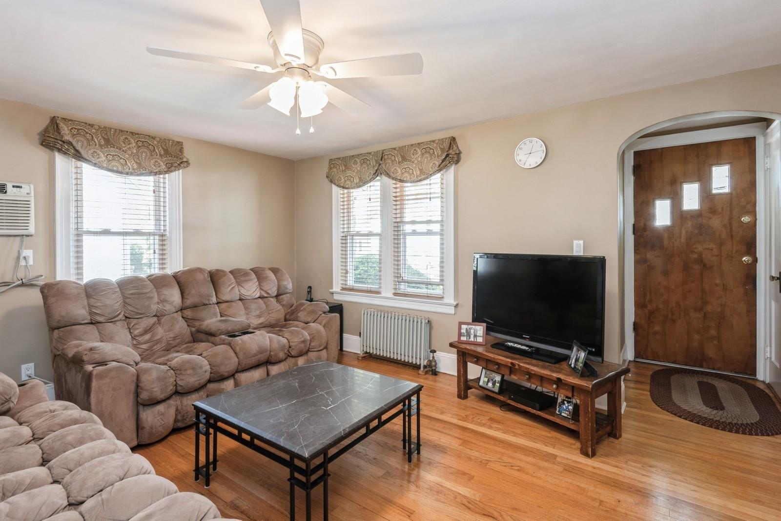 121 Camp Avenue, Merrick, New York image 4