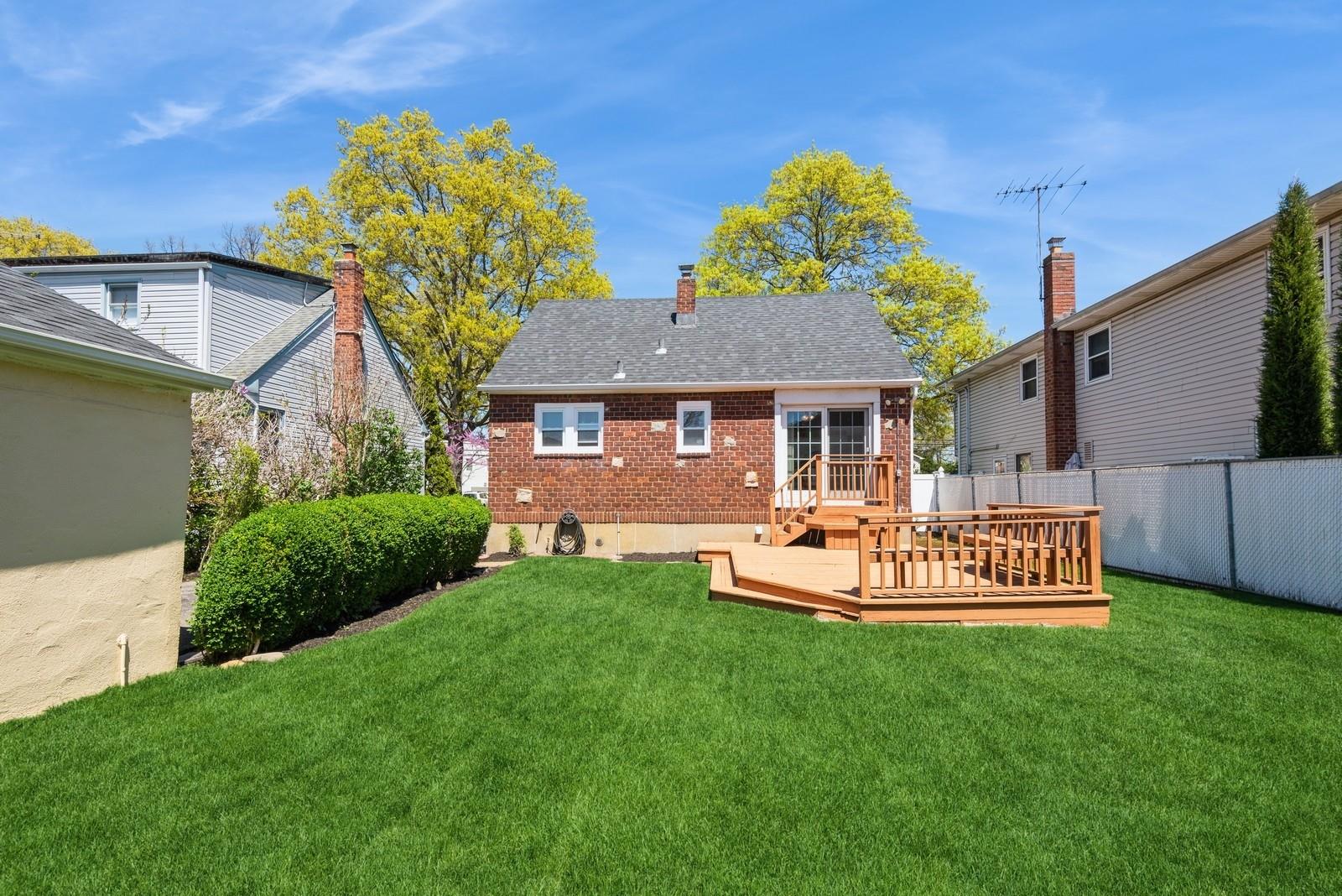 121 Camp Avenue, Merrick, New York image 20