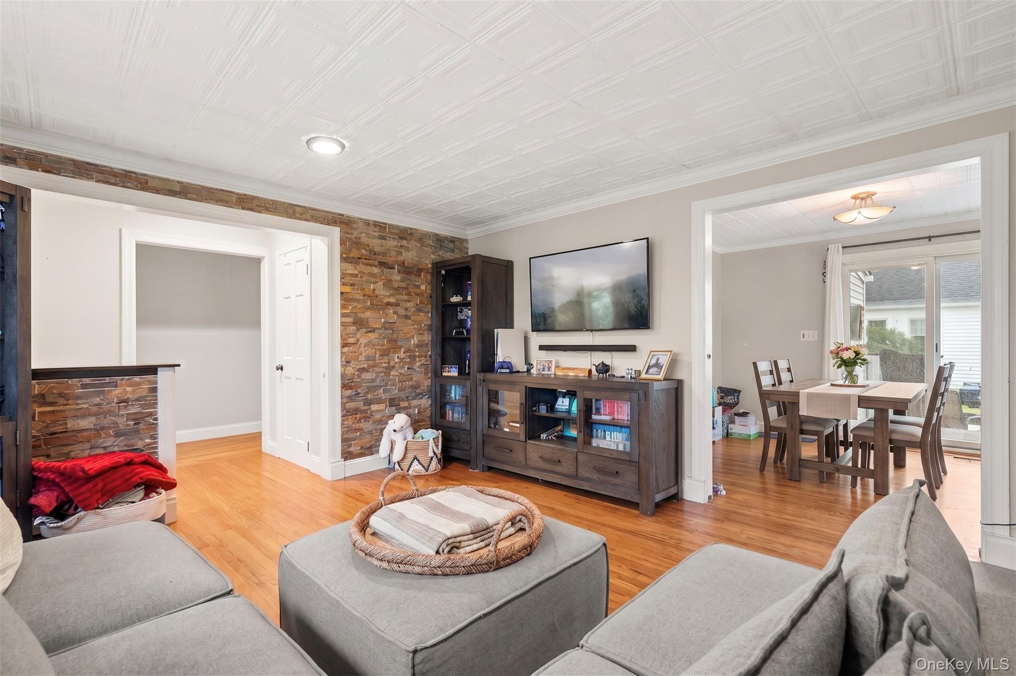 20 E Seacrest Avenue