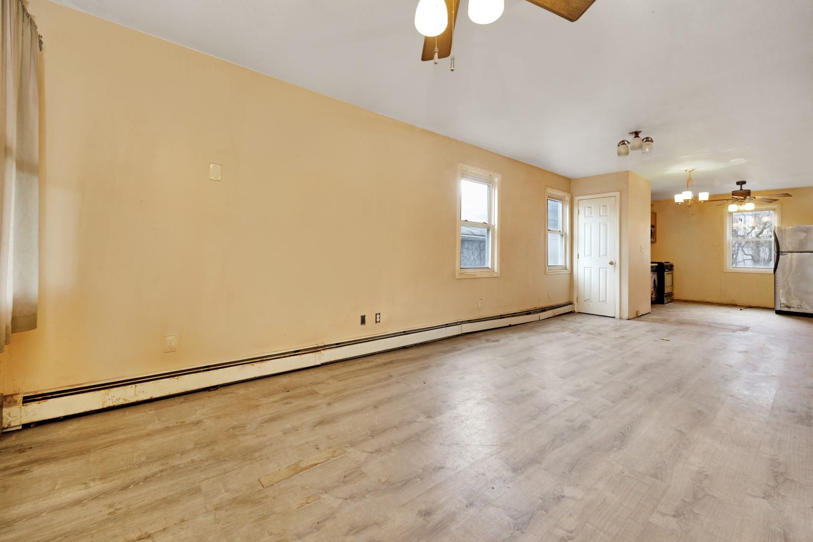 254-11 82nd Road, Glen Oaks, New York image 2