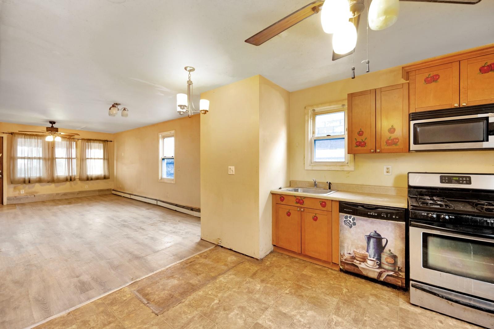 254-11 82nd Road, Glen Oaks, New York image 7