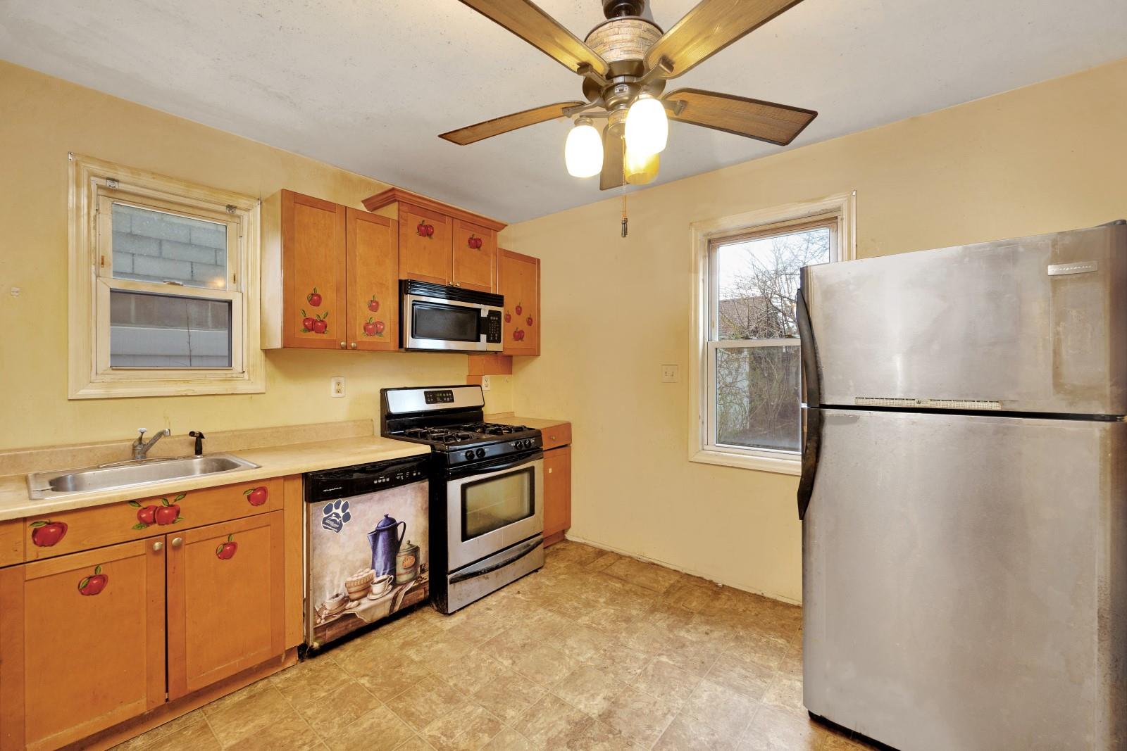 254-11 82nd Road, Glen Oaks, New York image 6