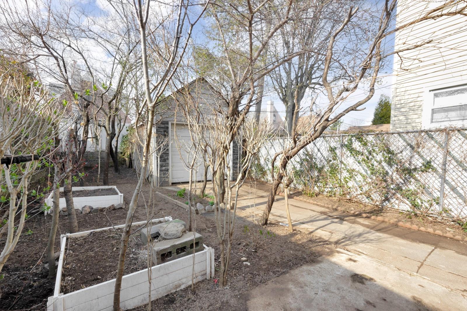 254-11 82nd Road, Glen Oaks, New York image 19
