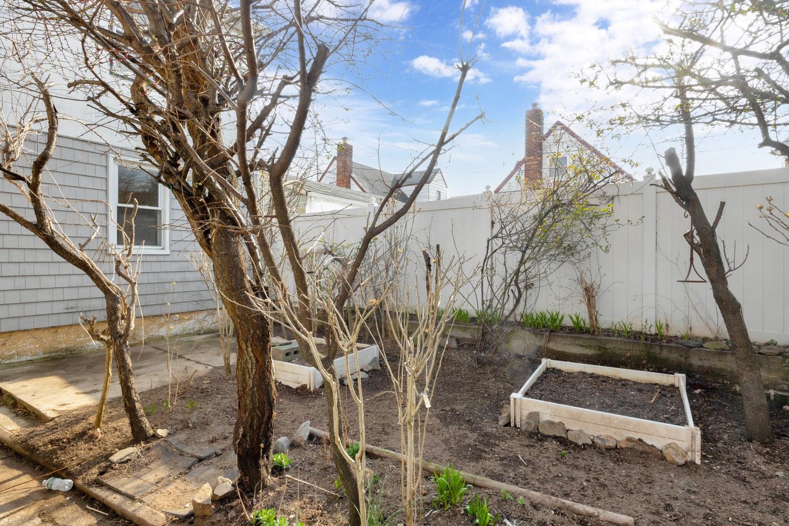 254-11 82nd Road, Glen Oaks, New York image 18