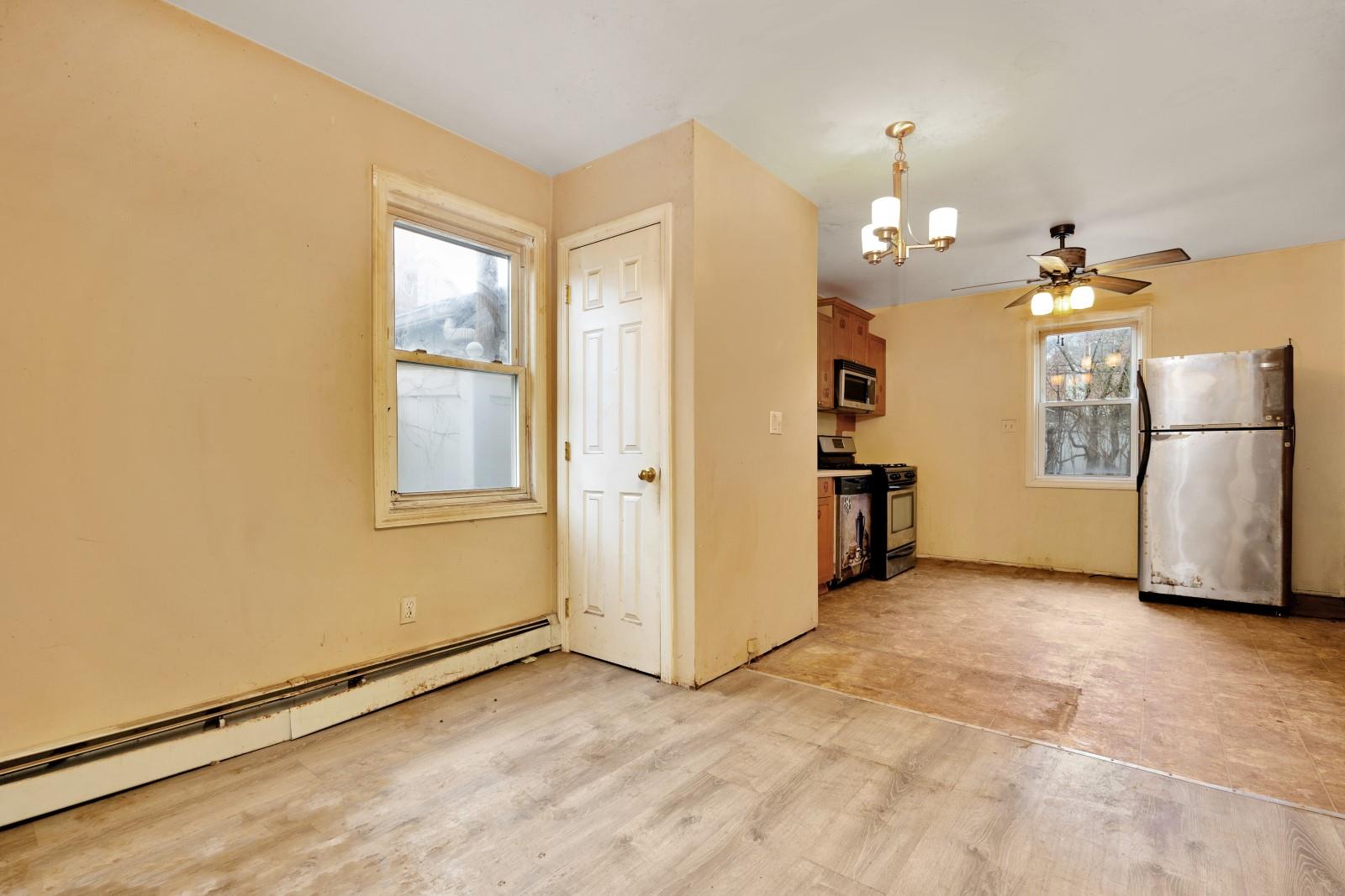 254-11 82nd Road, Glen Oaks, New York image 5
