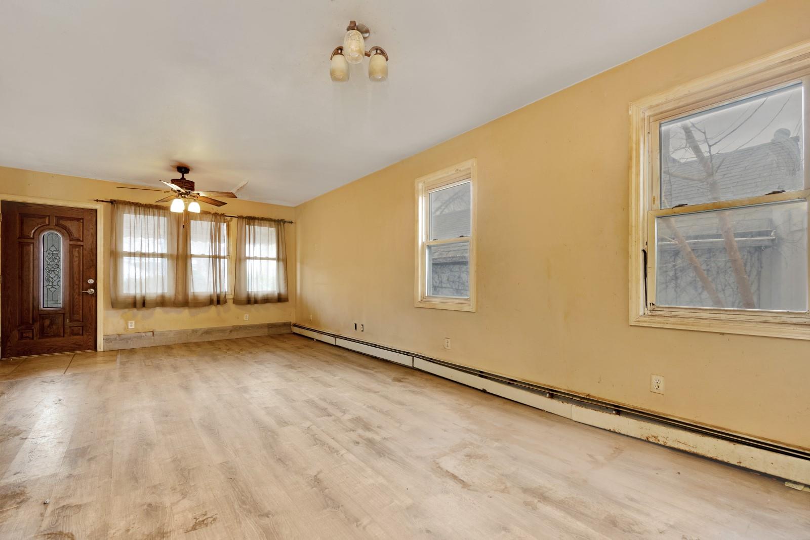 254-11 82nd Road, Glen Oaks, New York image 4