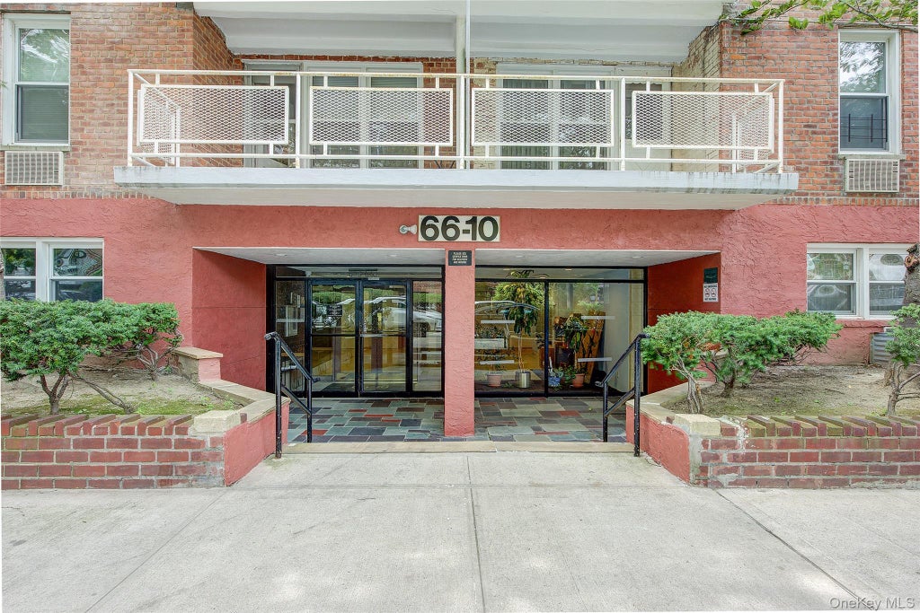 Photo of 66-10 Thornton Place #1L, Forest Hills, NY 11375 (MLS # 1067608)