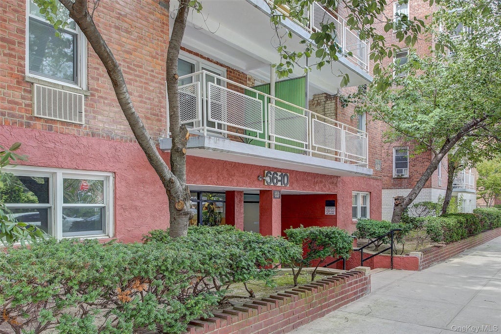 Photo of 66-10 Thornton Place #1L, Forest Hills, NY 11375 (MLS # 1067608)