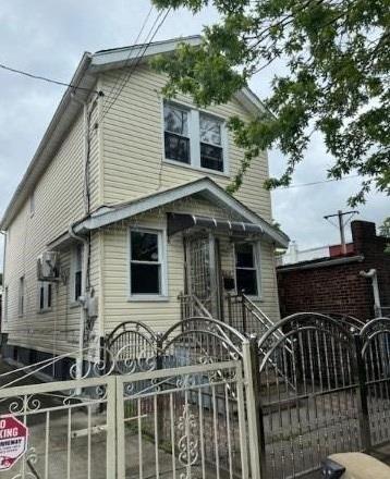 127 Street, Ozone Park, Queens, NY - 3 Bedrooms  
3 Bathrooms  
6 Rooms - 