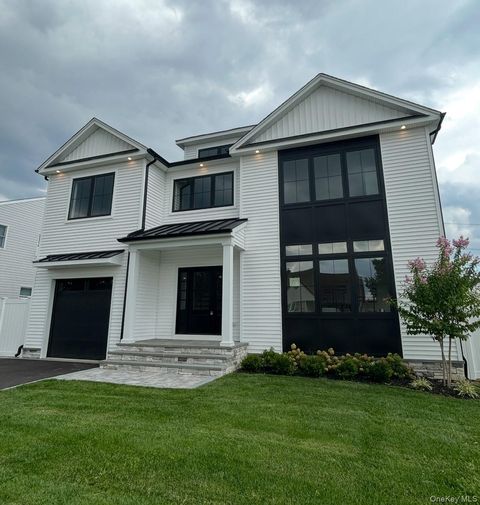 724 Pleasant Avenue Westbury NY 11590