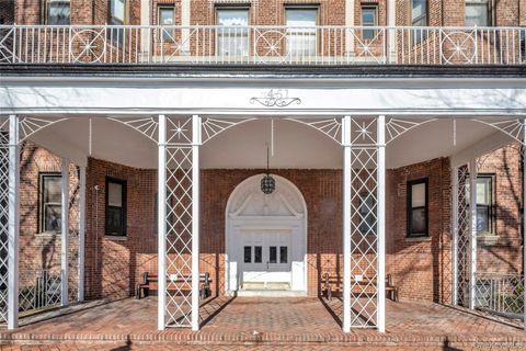 8451 Beverly Road 1A 10 1U 2U 4N Kew Gardens NY 11415