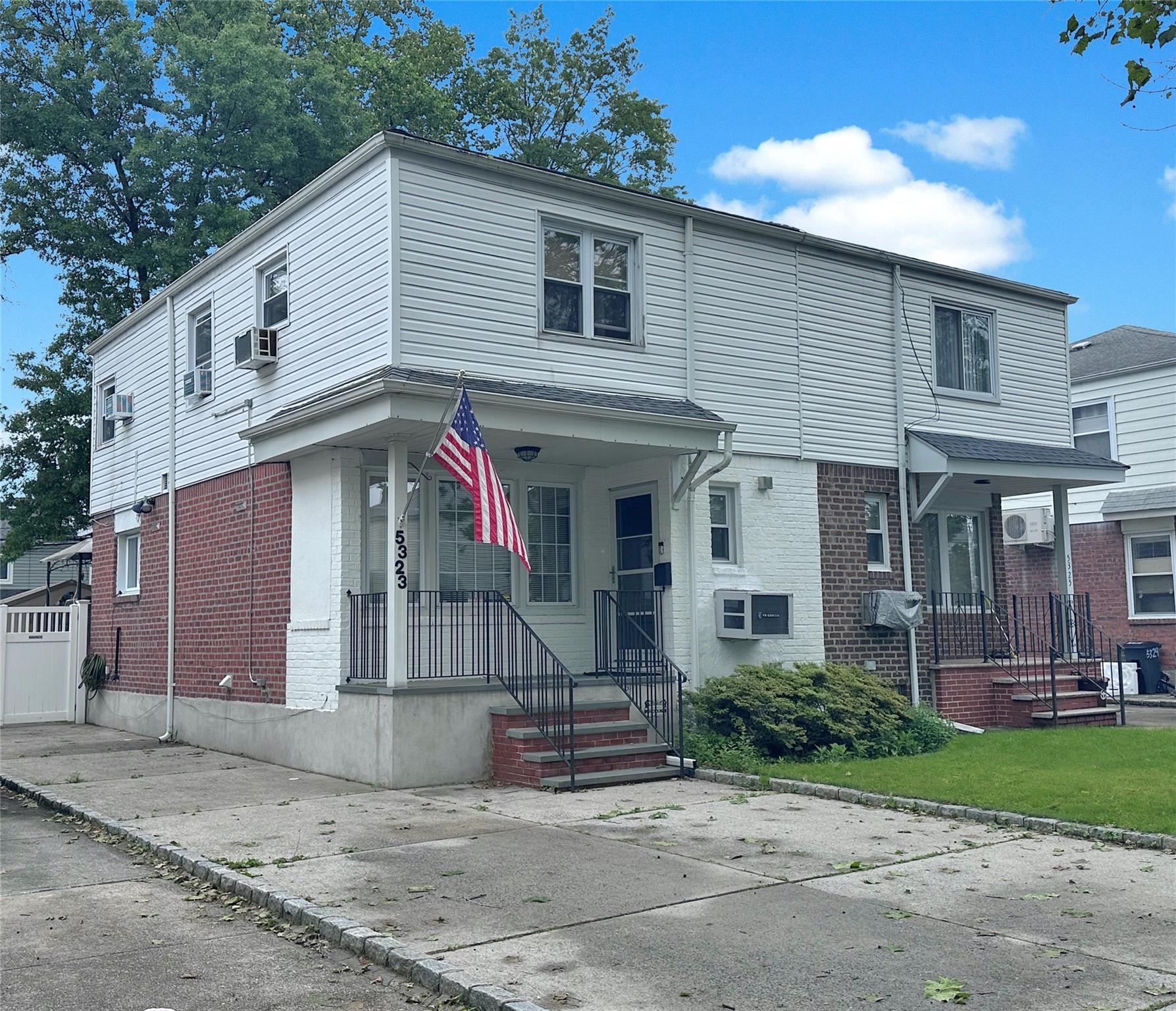 Property for Sale at 206th Street, Oakland Gardens, Queens, NY - Bedrooms: 3 
Bathrooms: 2 
Rooms: 9  - $950,000