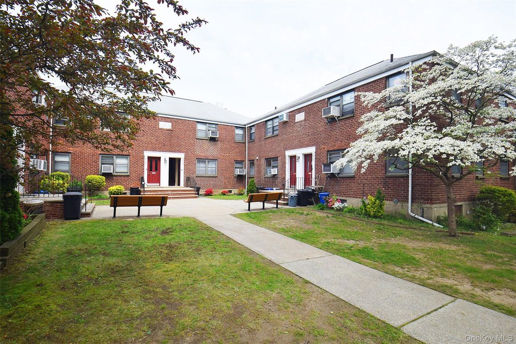 Photo of 163-49 Willets Pt Boulevard #unit 5-167, Whitestone, NY 11357 (MLS # 947245)