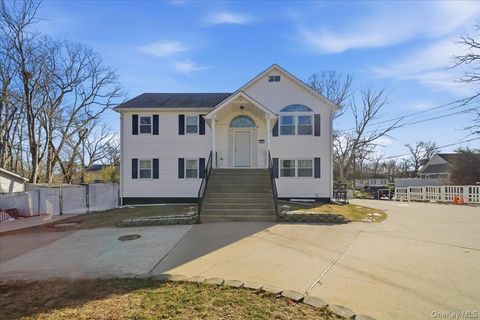 56 Park Lane Medford NY 11763