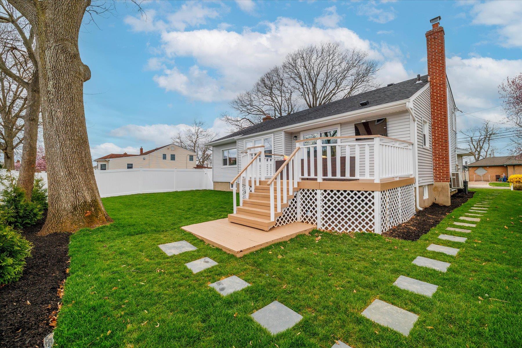 322 Dennis Street, Oceanside, New York image 37