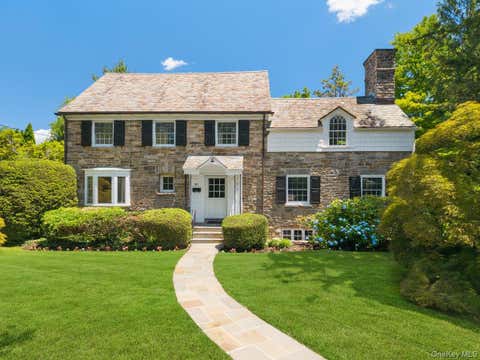 Homes For Sale - 91 Larchmont Avenue<br/> Westchester County, Larchmont, NY 10538