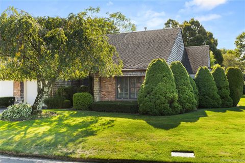 Photo of 148 Baywoods Lane, Bay Shore, NY 11706 (MLS # 910875)