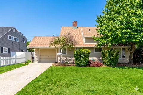Photo of 11 Skylark Lane, Levittown, NY 11756 (MLS # 1010525)