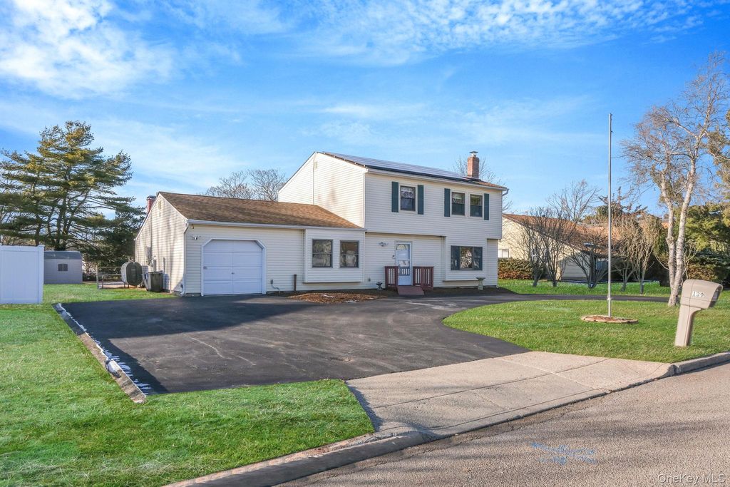 Photo of 139 Tarpon Avenue, Medford, NY 11763 (MLS # 953507)