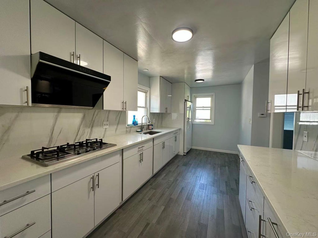 Photo of 215 Mineola Avenue, Carle Place, NY 11514 (MLS # 1060623)
