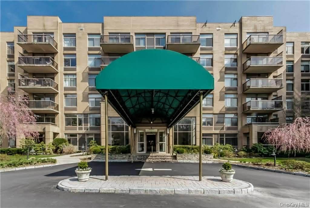 Photo of 35 N Chatsworth Avenue #2Q, Larchmont, NY 10538 (MLS # 957769)