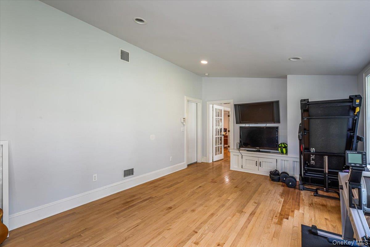 Sands Point, New York 11050, United States, 4 Bedrooms Bedrooms, ,3 BathroomsBathrooms,Residential,Active,138174