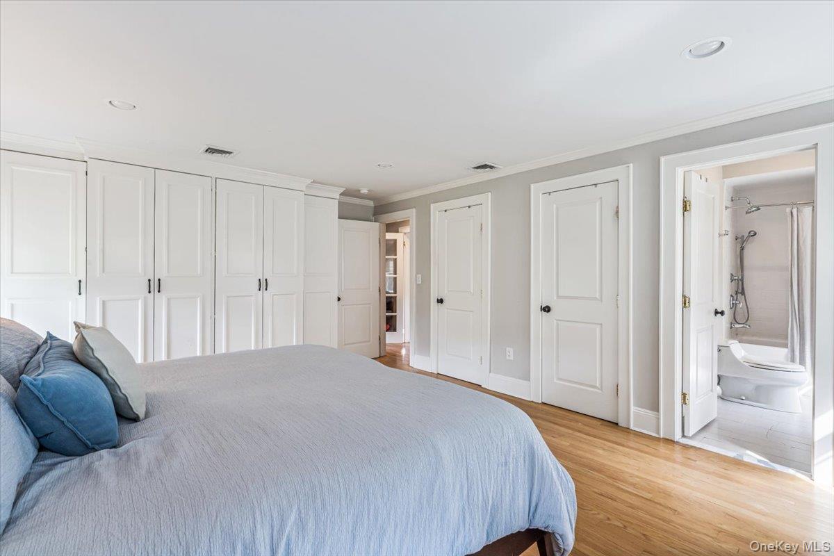 Sands Point, New York 11050, United States, 4 Bedrooms Bedrooms, ,3 BathroomsBathrooms,Residential,Active,138174