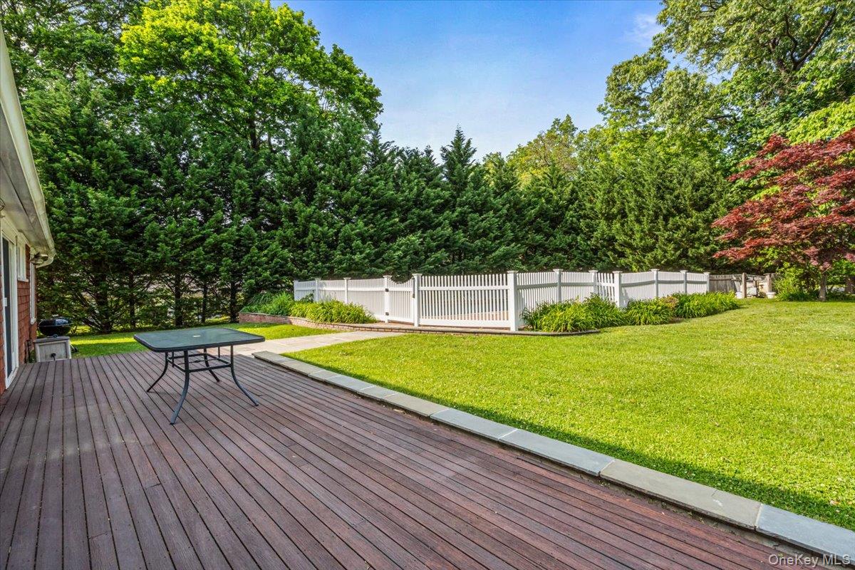 Sands Point, New York 11050, United States, 4 Bedrooms Bedrooms, ,3 BathroomsBathrooms,Residential,Active,138174