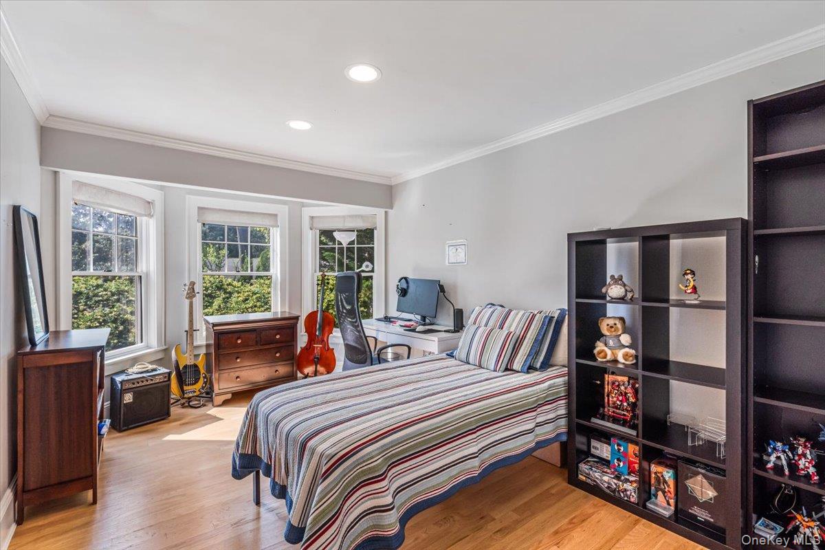 Sands Point, New York 11050, United States, 4 Bedrooms Bedrooms, ,3 BathroomsBathrooms,Residential,Active,138174