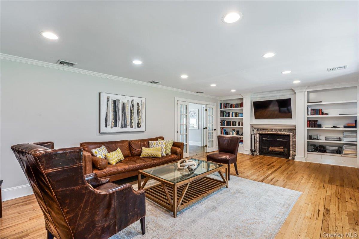 Sands Point, New York 11050, United States, 4 Bedrooms Bedrooms, ,3 BathroomsBathrooms,Residential,Active,138174