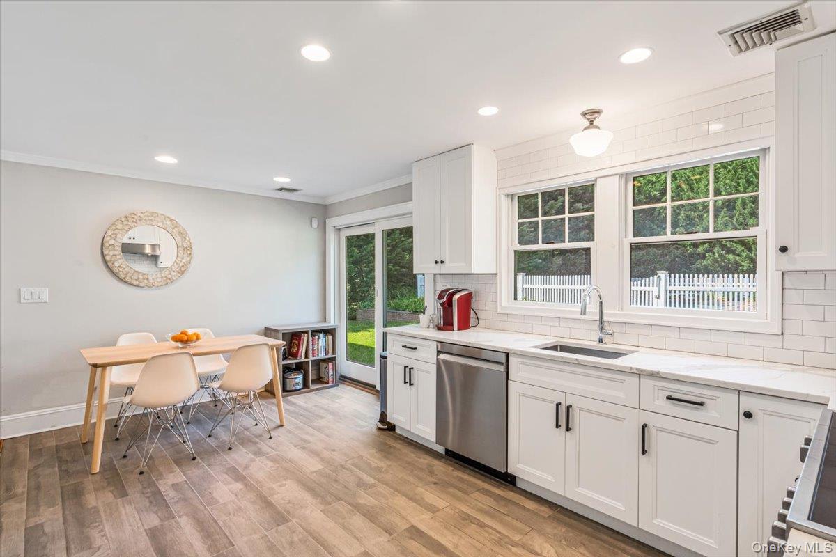 Sands Point, New York 11050, United States, 4 Bedrooms Bedrooms, ,3 BathroomsBathrooms,Residential,Active,138174