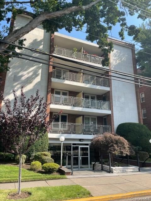Photo of 110 Brooklyn Avenue #3K, Freeport, NY 11520 (MLS # 1063959)