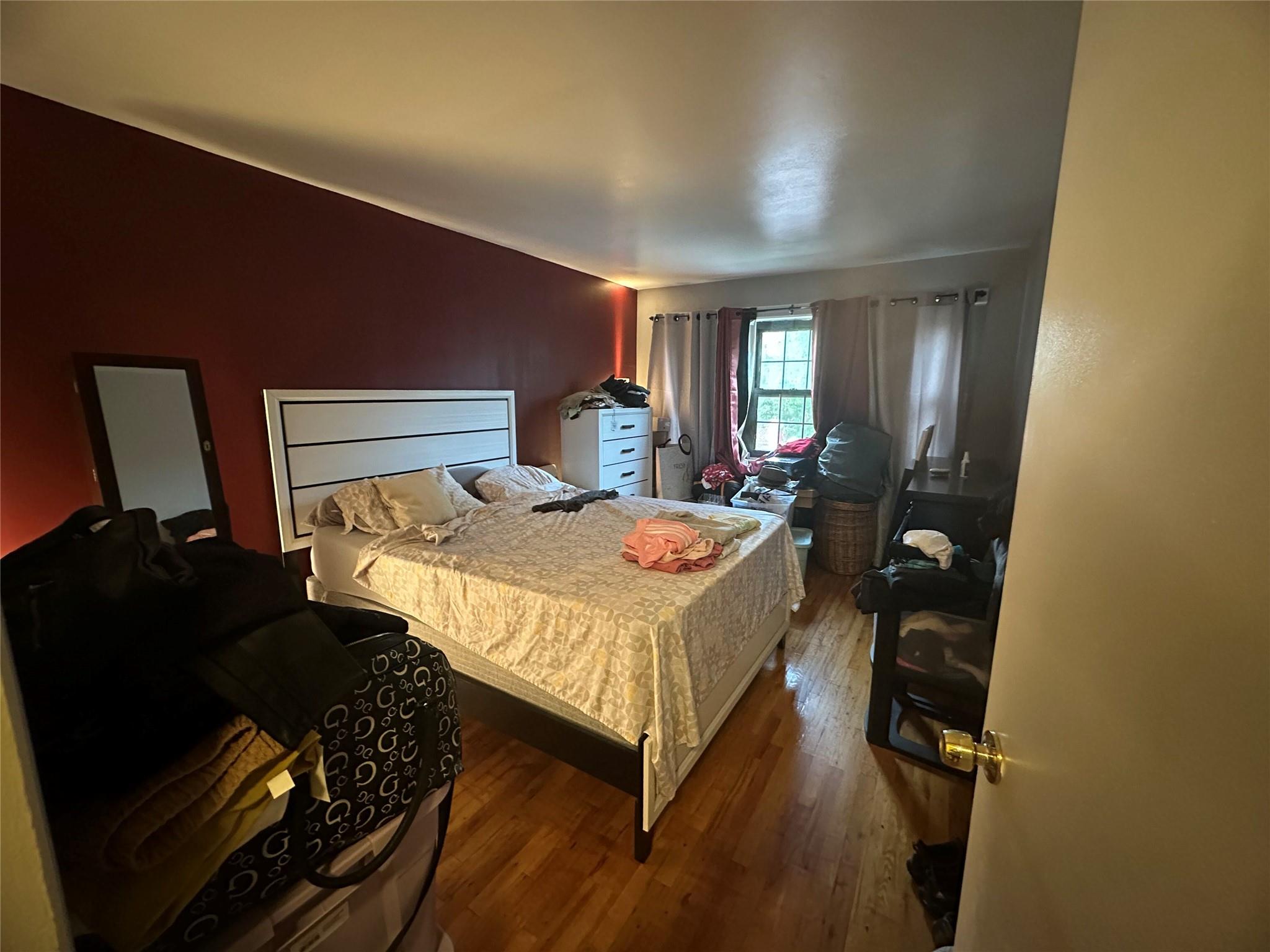 80th Street, Howard Beach, Queens, NY - 2 Bedrooms  
1 Bathrooms  
6 Rooms - 