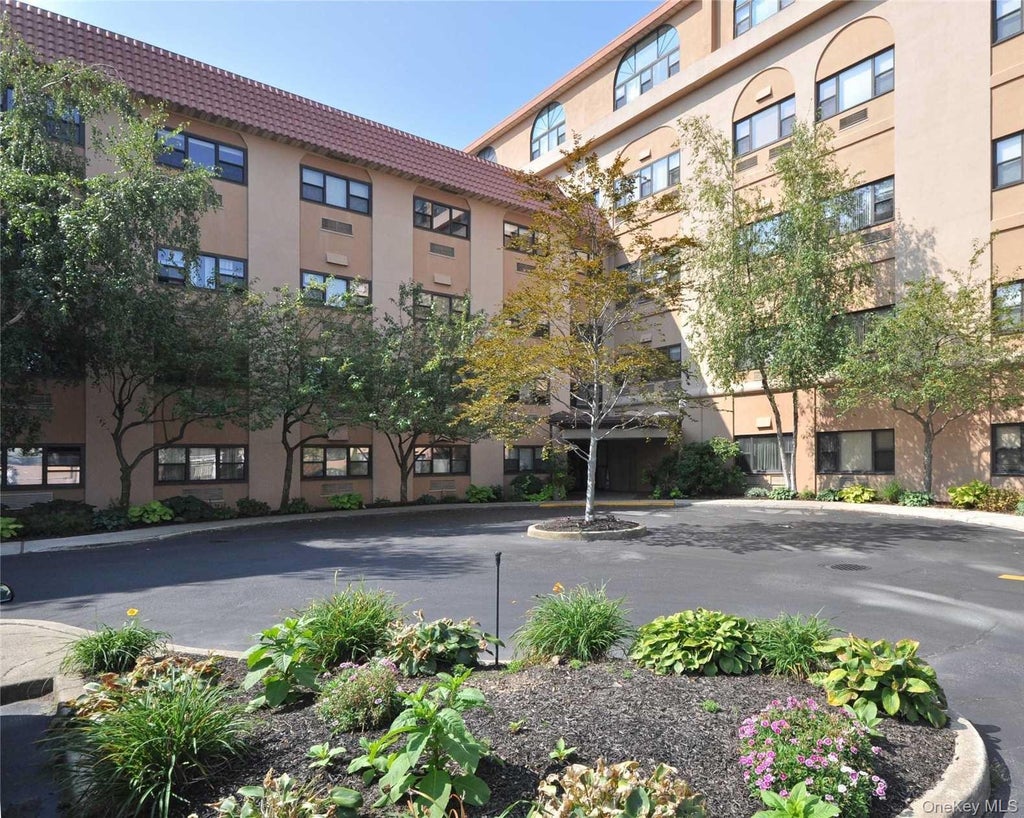 Photo of 185 W Park Avenue #200, Long Beach, NY 11561 (MLS # 1054154)