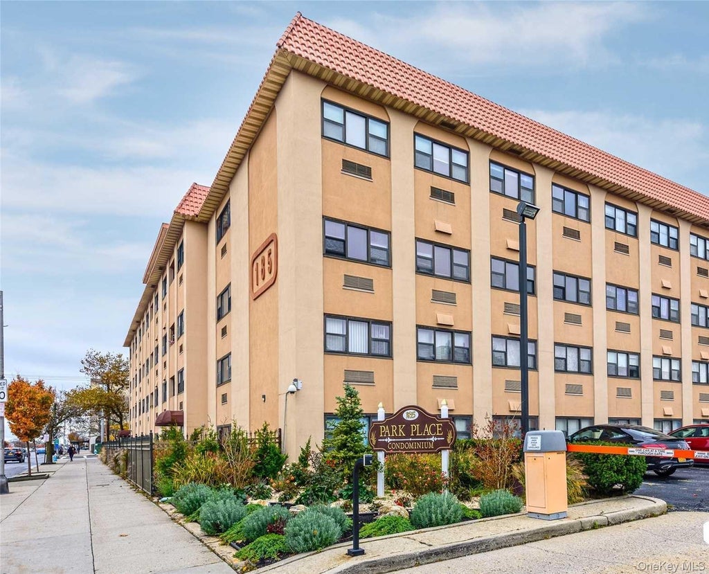 Photo of 185 W Park Avenue #200, Long Beach, NY 11561 (MLS # 1054154)