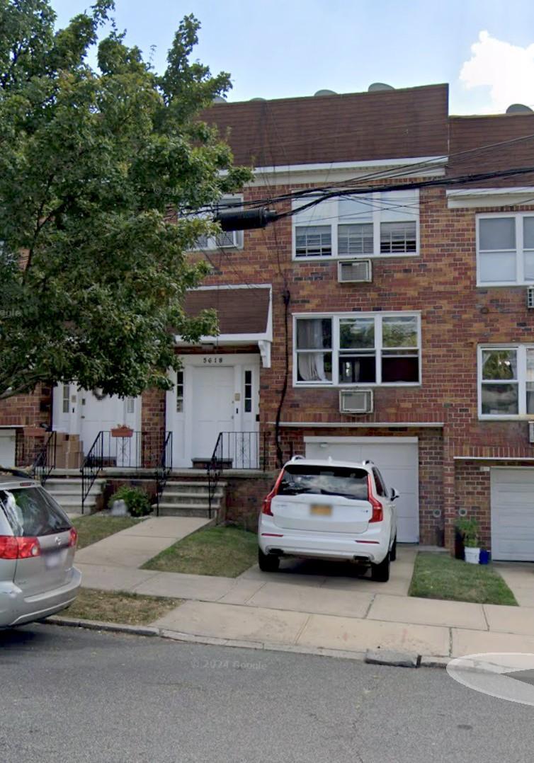 Property for Sale at Cloverdale Boulevard, Bayside, Queens, NY - Bedrooms: 5 
Bathrooms: 2  - $1,450,000