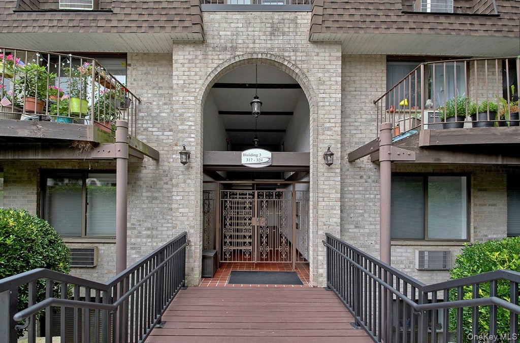 Photo of 317 Kemey Cove #317, Briarcliff Manor, NY 10562 (MLS # 1014157)