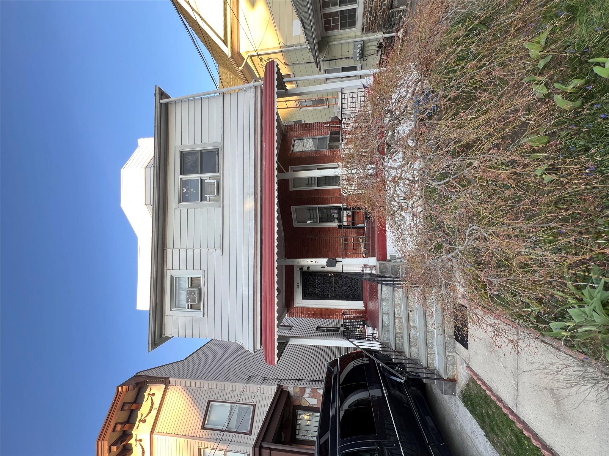 S 1st Avenue, Mount Vernon, New York - 3 Bedrooms - 