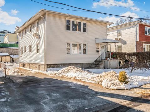 Photo of 64 Ashland Street, New Rochelle, NY 10801 (MLS # 967984)