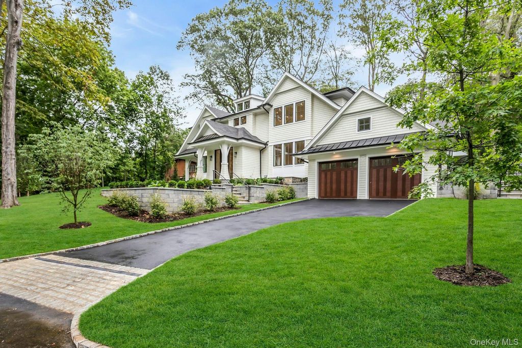 Photo of 80 The Oaks, Roslyn Estates, NY 11576 (MLS # 853186)